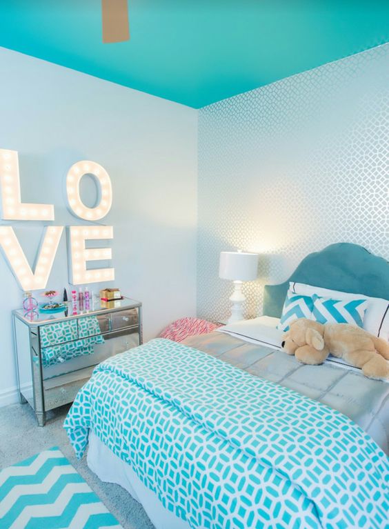 turquoise bedroom