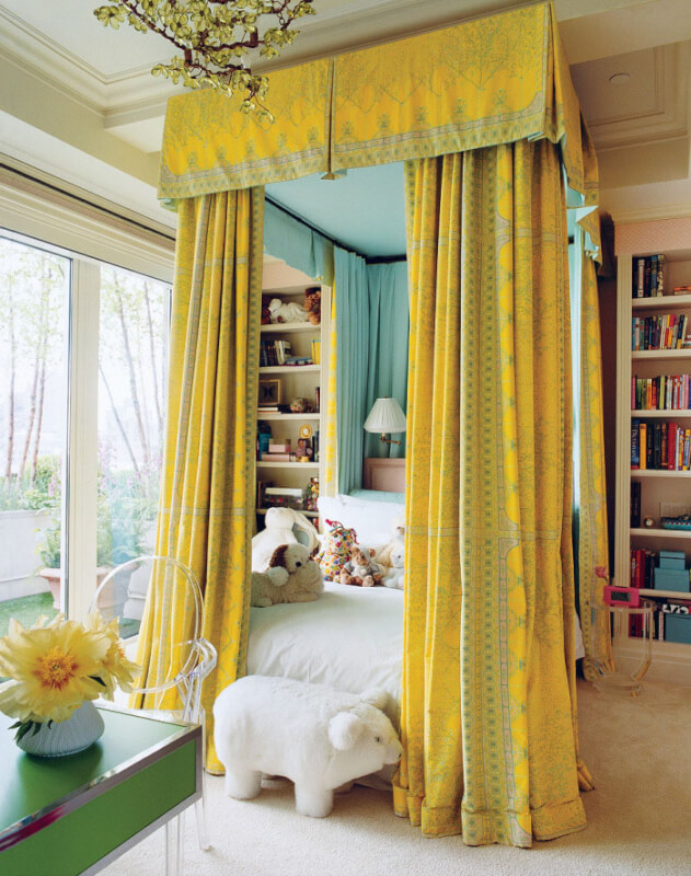 canopy bed decor
