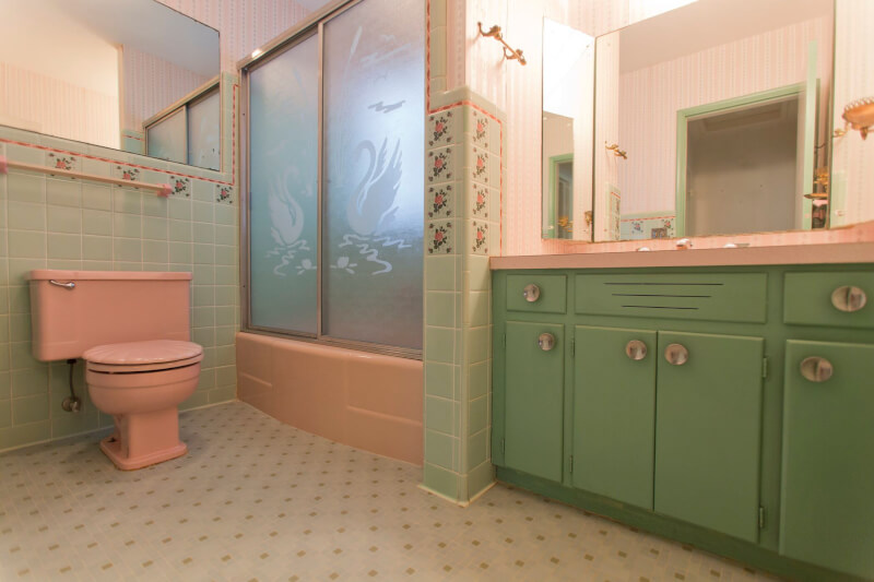 pink bathroom decor