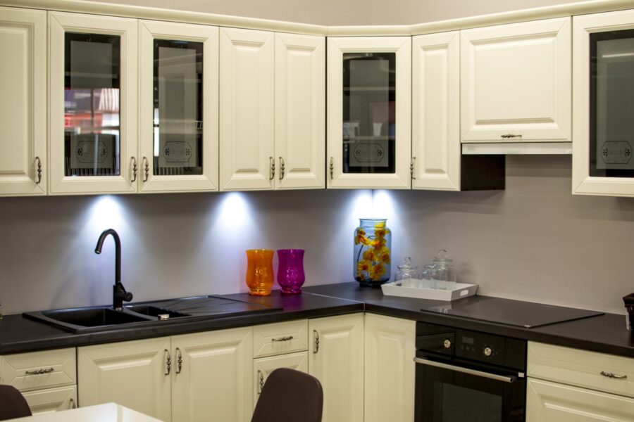 Incorporate Shaker Kitchen Cabinets Into Your Kitchen Decor