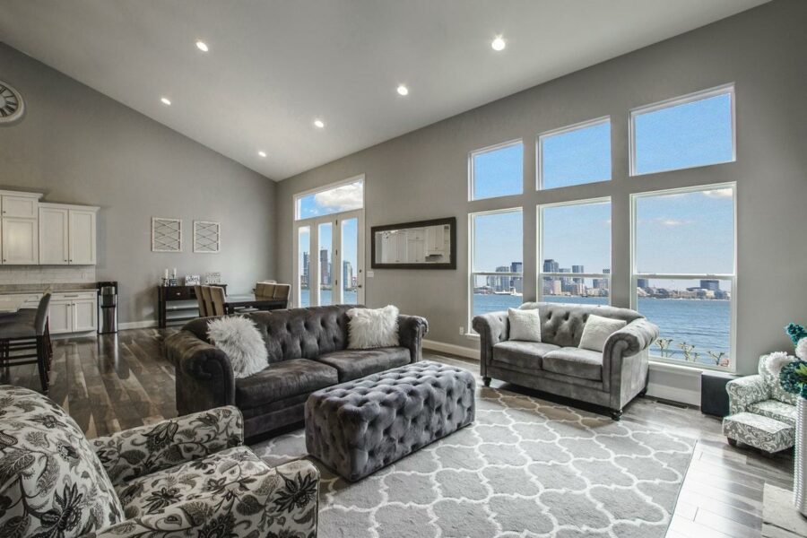 Contemporary living room with an incredible view and a carpet with an intriguing pattern